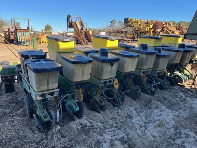 Image of John Deere 7300 equipment image 3