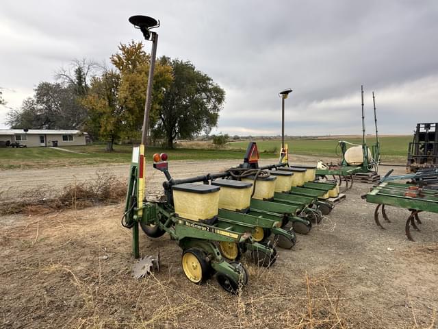 Image of John Deere 7300 equipment image 2