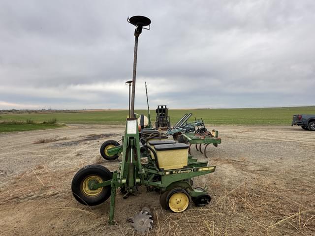 Image of John Deere 7300 equipment image 1