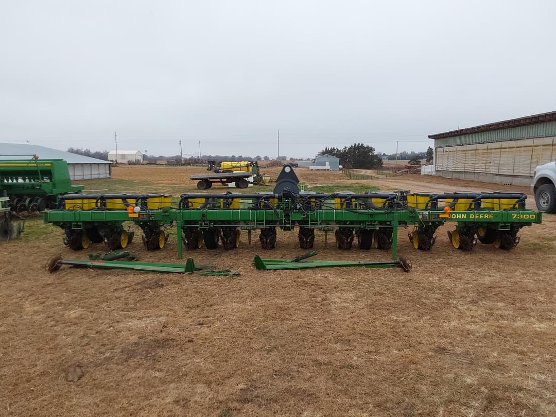 Image of John Deere 7300 Primary image