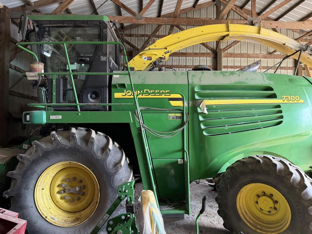 Image of John Deere 7300 Primary image