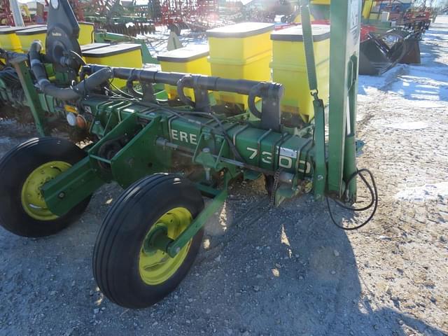 Image of John Deere 7300 equipment image 1