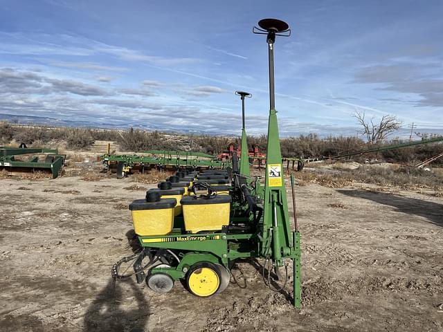 Image of John Deere 7300 equipment image 3