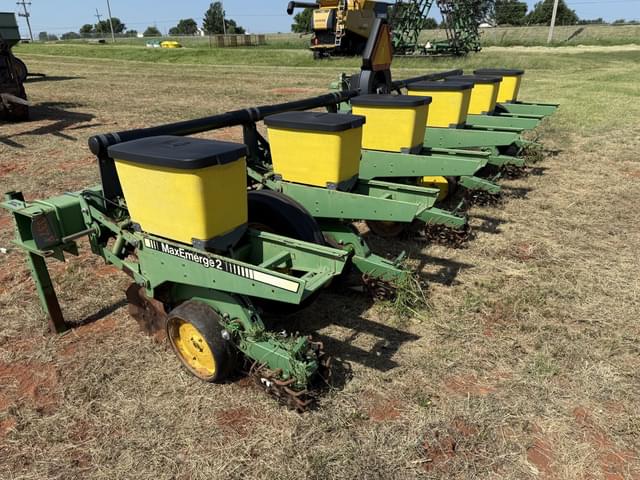 Image of John Deere 7300 equipment image 3