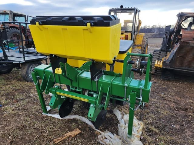Image of John Deere 7300 equipment image 1