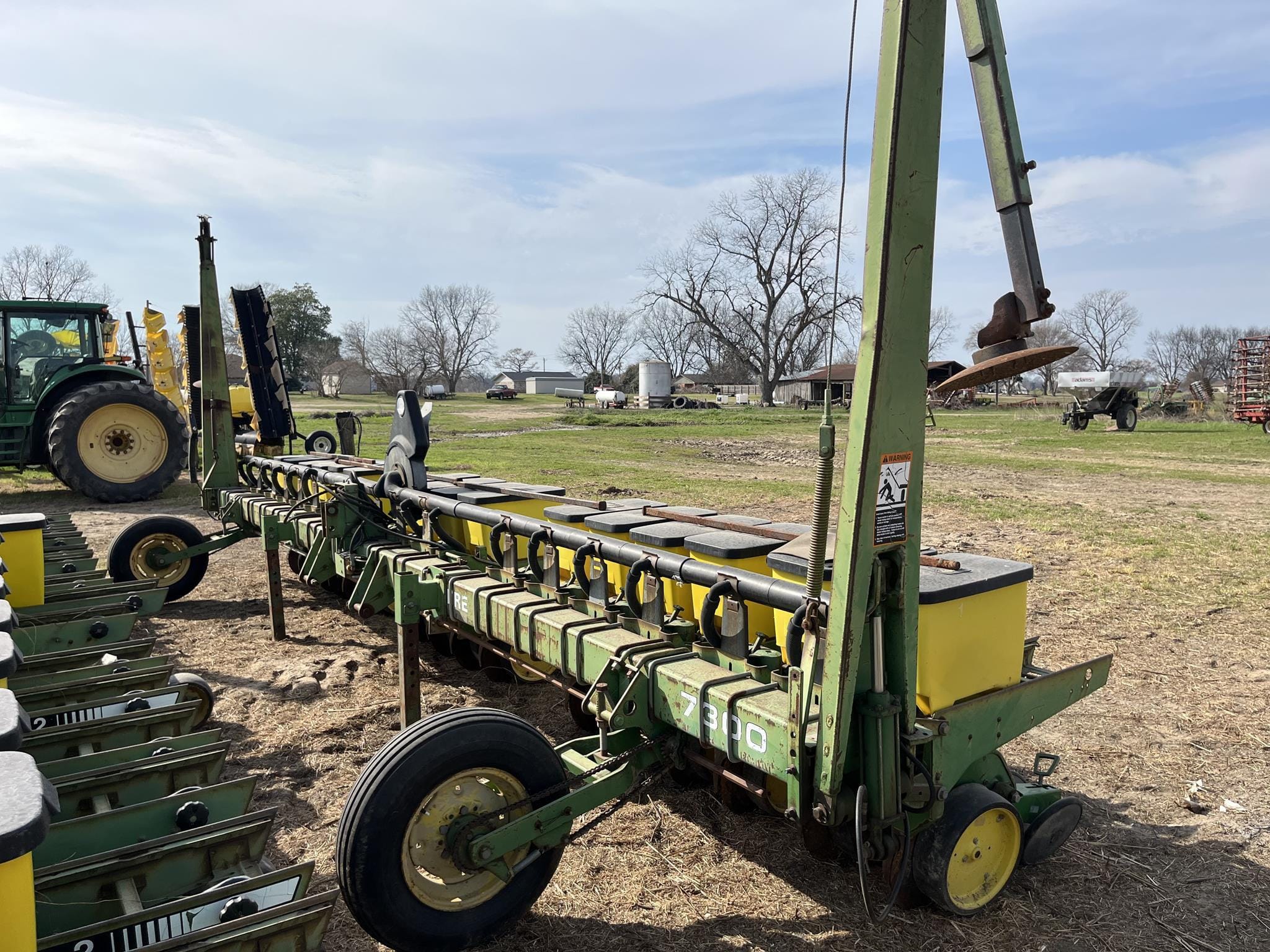 John Deere 7300 Equipment Image0