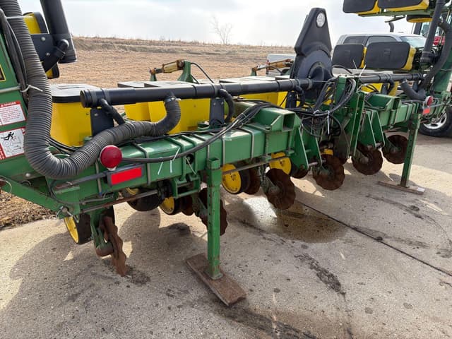 Image of John Deere 7300 equipment image 4