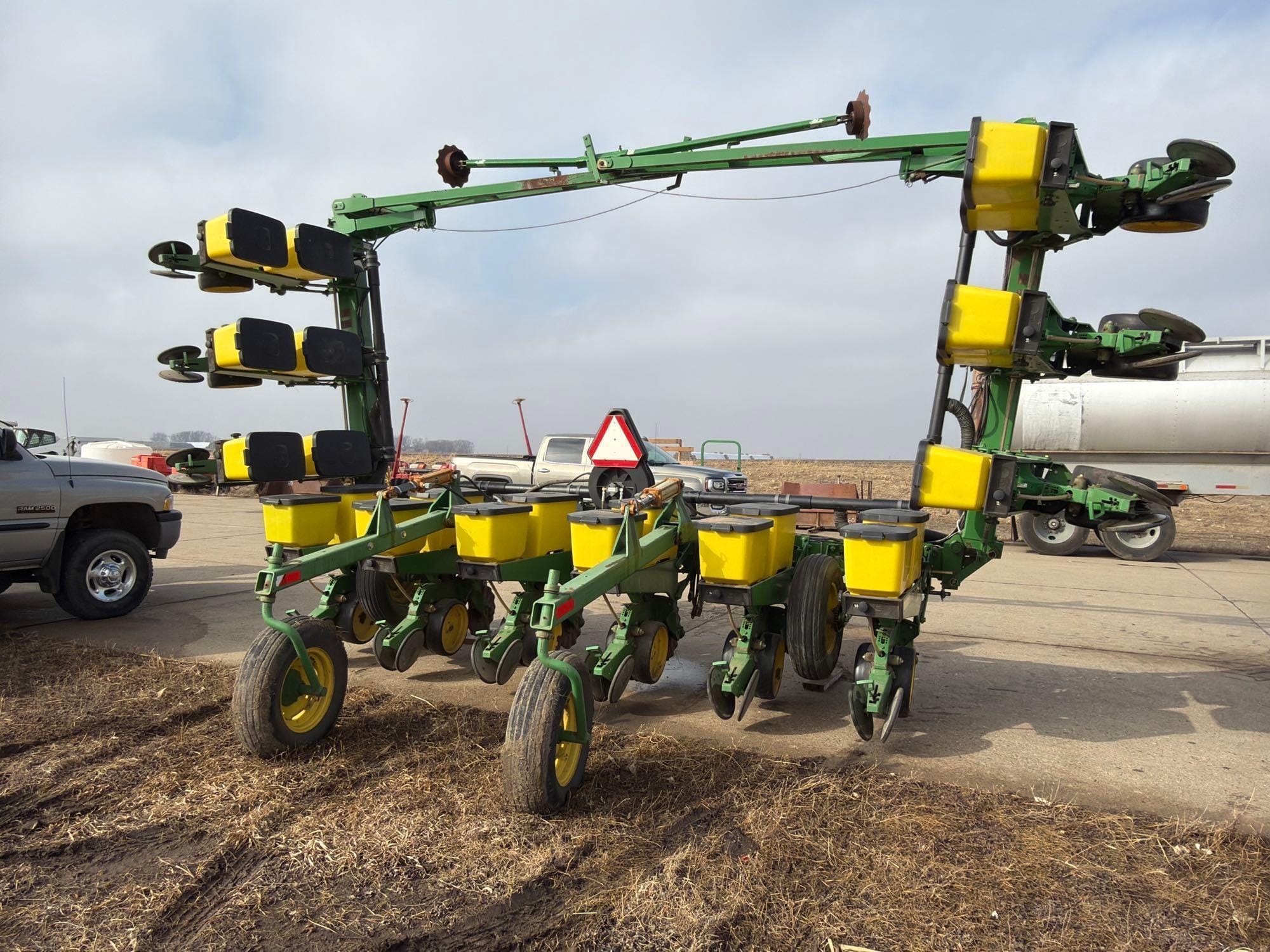 John Deere 7300 Equipment Image0