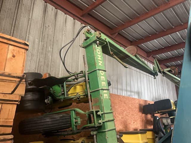 Image of John Deere 7300 equipment image 3