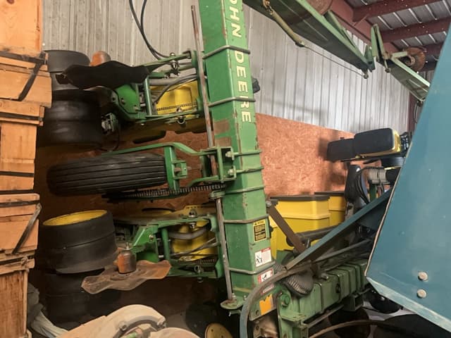 Image of John Deere 7300 equipment image 4