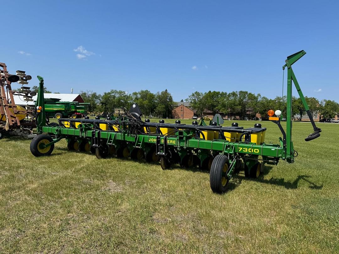 Image of John Deere 7300 Primary image