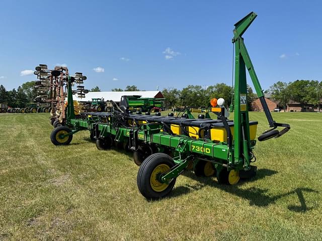 Image of John Deere 7300 equipment image 1