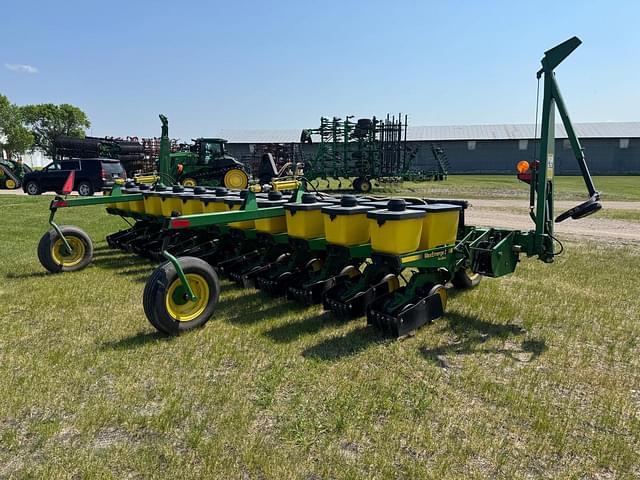 Image of John Deere 7300 equipment image 4
