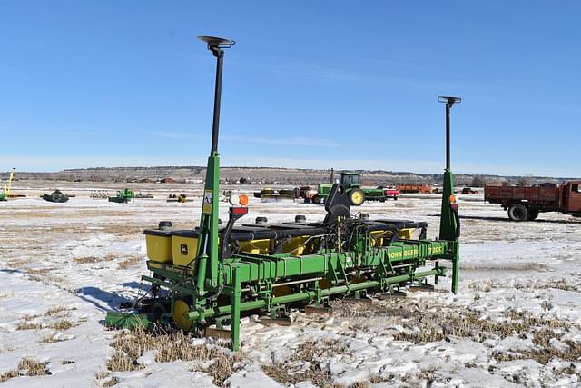 Image of John Deere 7300 equipment image 2