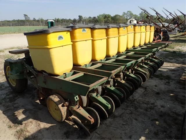 Image of John Deere 7300 equipment image 2