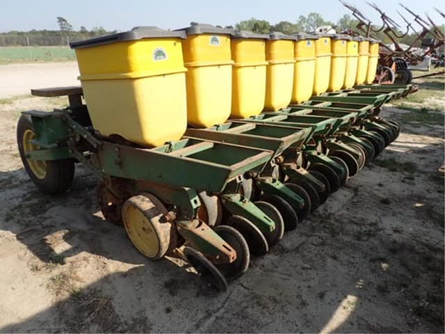 Image of John Deere 7300 equipment image 3