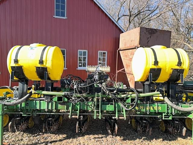 Image of John Deere 7300 equipment image 4