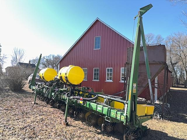 Image of John Deere 7300 equipment image 2