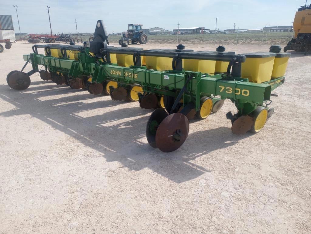 SOLD - John Deere 7300 Lot No. 704 Planting with 8 Rows | Tractor Zoom