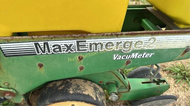 Image of John Deere 7300 equipment image 3