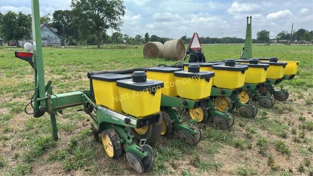 Image of John Deere 7300 equipment image 1