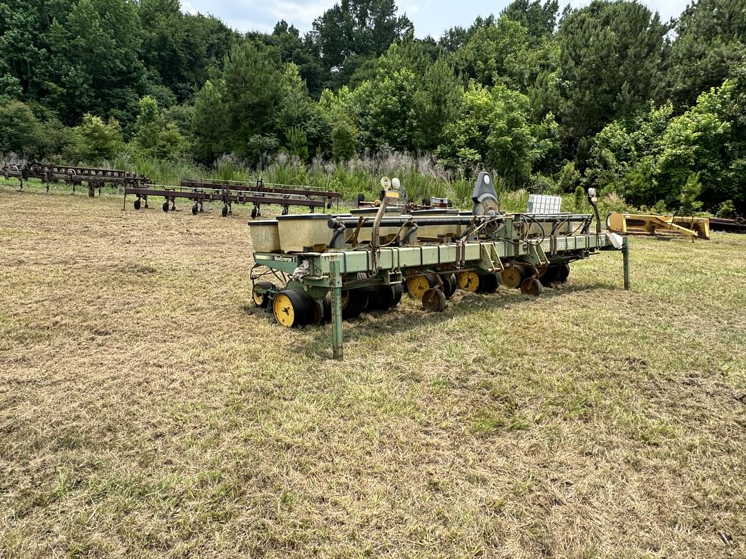 Image of John Deere 7300 Primary image