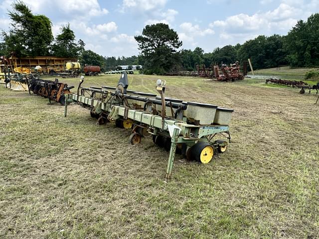 Image of John Deere 7300 equipment image 2
