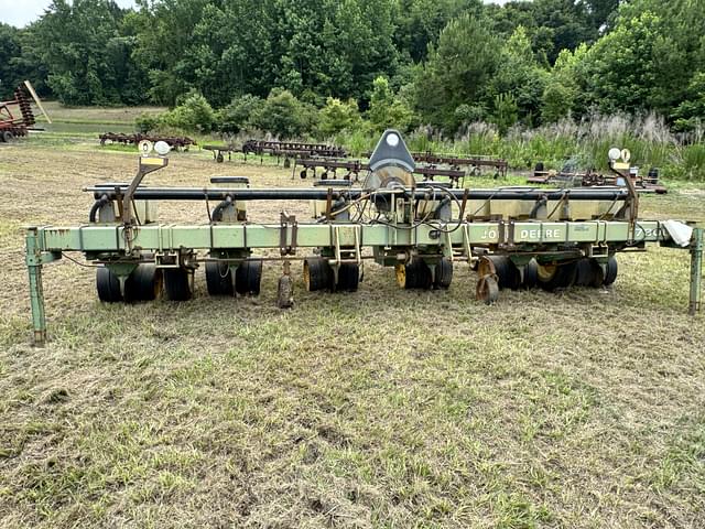 Image of John Deere 7300 equipment image 1