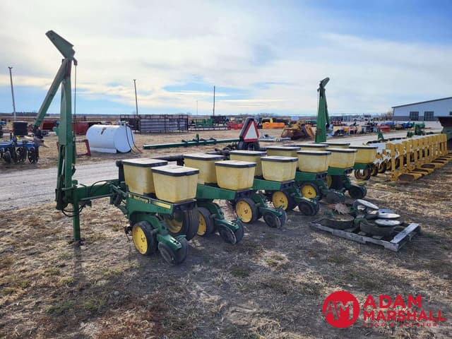 Image of John Deere 7300 equipment image 2