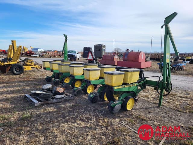 Image of John Deere 7300 equipment image 3