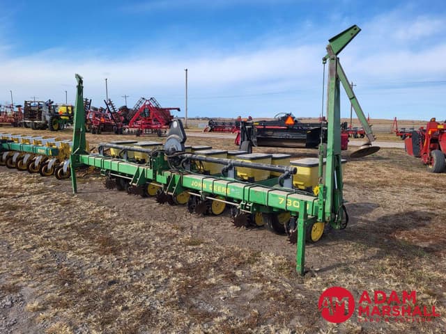 Image of John Deere 7300 equipment image 1