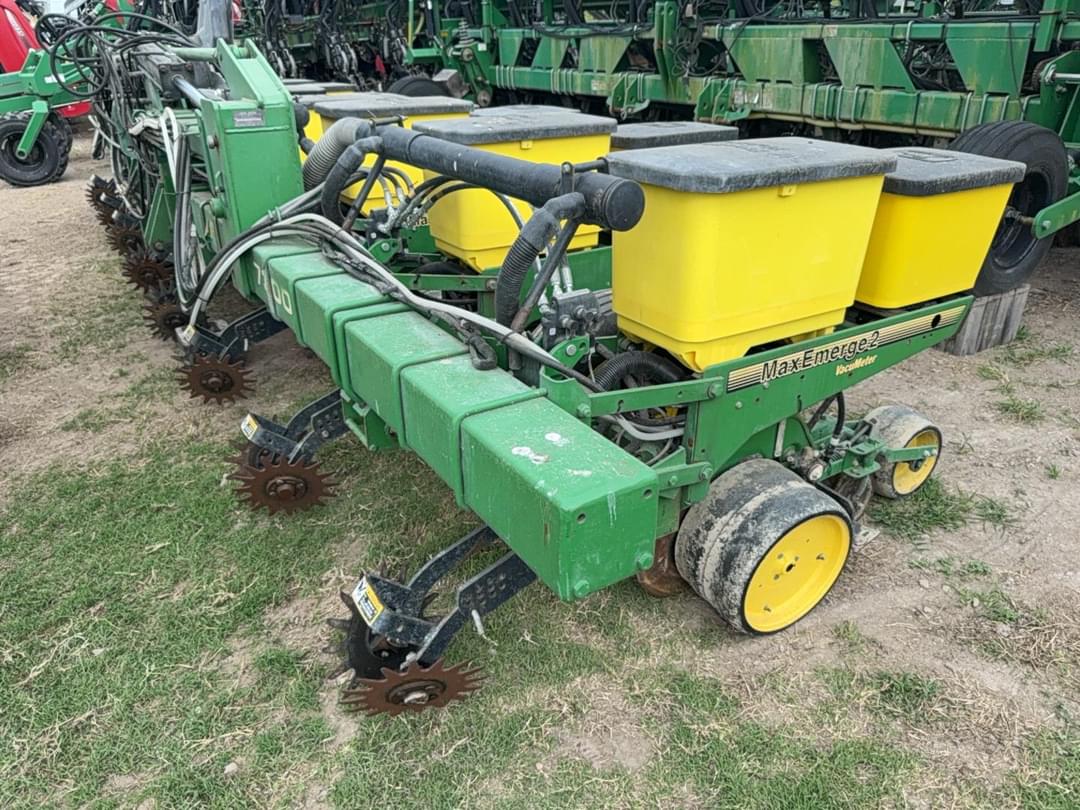 Image of John Deere 7300 Primary image