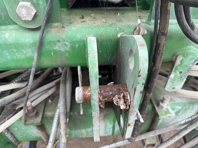 Image of John Deere 7300 equipment image 2