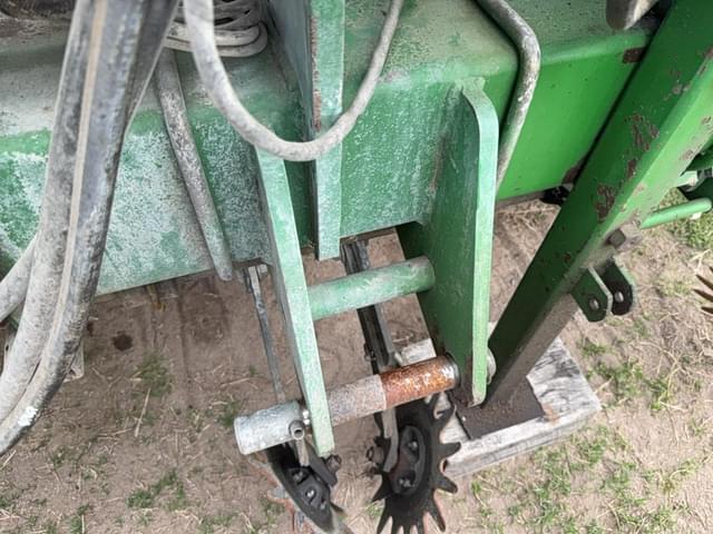 Image of John Deere 7300 equipment image 4