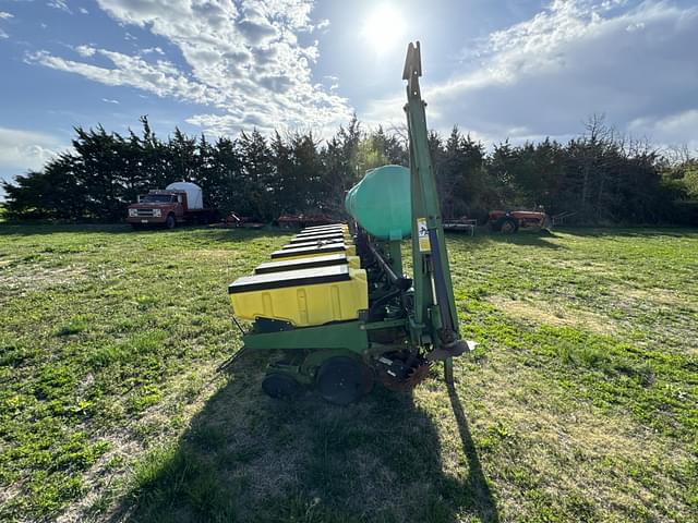Image of John Deere 7300 equipment image 3