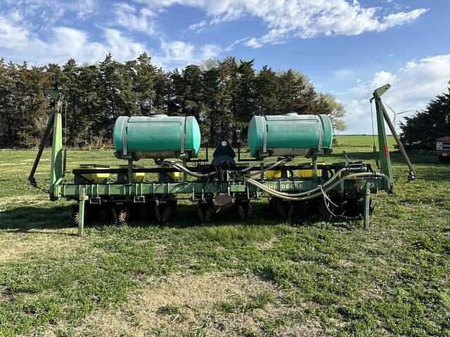 Image of John Deere 7300 equipment image 2