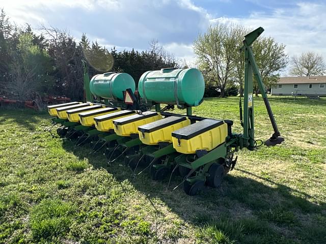 Image of John Deere 7300 equipment image 4