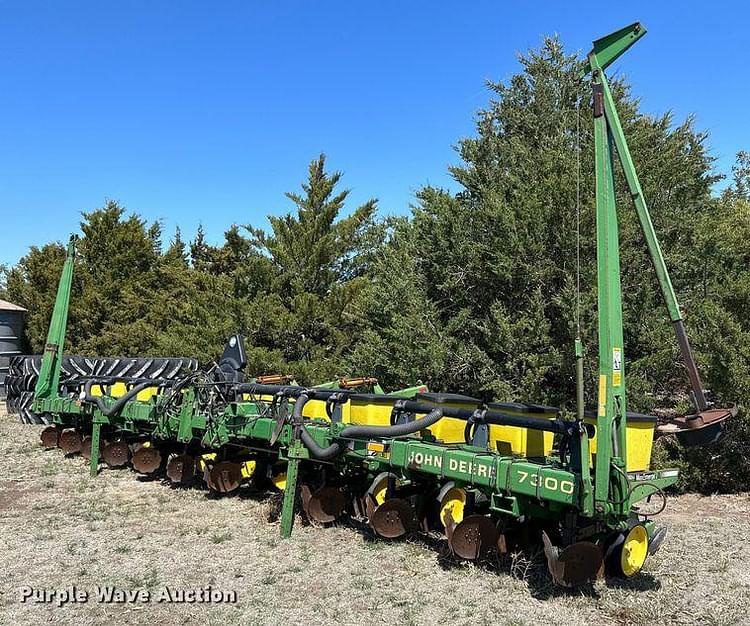 Main image John Deere 7300 0