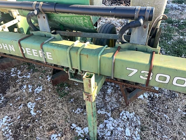 Image of John Deere 7300 equipment image 1