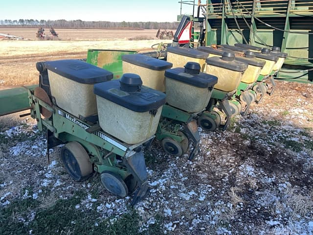 Image of John Deere 7300 equipment image 4