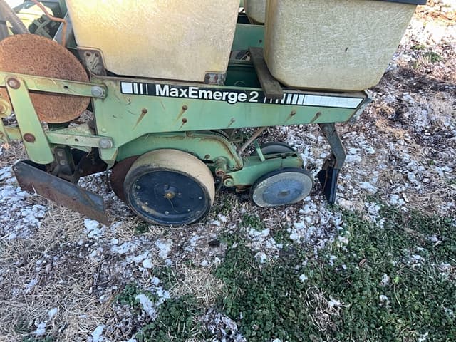 Image of John Deere 7300 equipment image 3