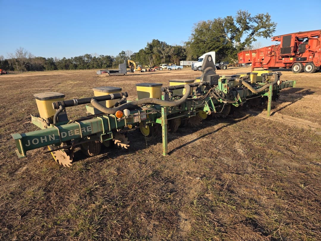 Image of John Deere 7300 Primary image