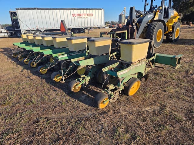 Image of John Deere 7300 equipment image 1