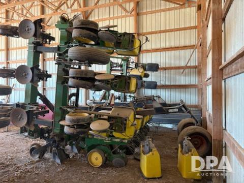 Image of John Deere 7300 equipment image 1