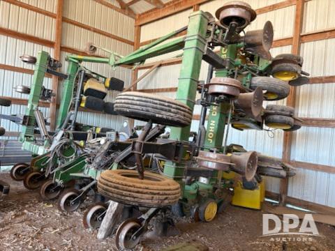 Image of John Deere 7300 equipment image 2