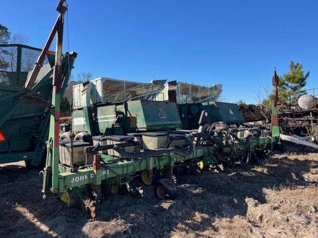 Image of John Deere 7300 equipment image 1