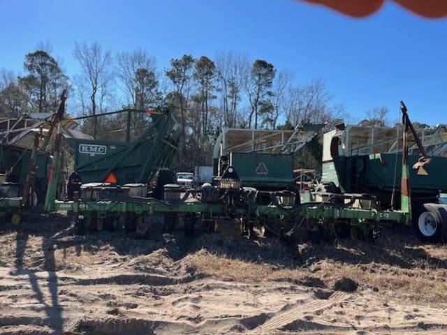 Image of John Deere 7300 equipment image 4