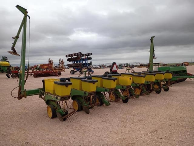 Image of John Deere 7300 equipment image 2