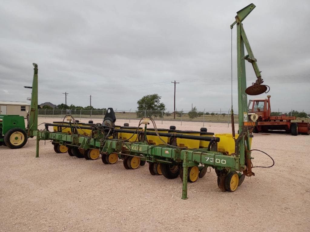 Image of John Deere 7300 Primary image