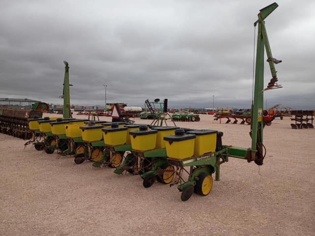 Image of John Deere 7300 equipment image 3